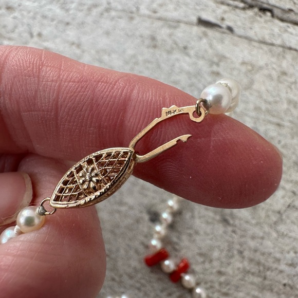 Vintage Genuine Pearl Coral And 14k Clasp Necklace - Picture 5 of 9